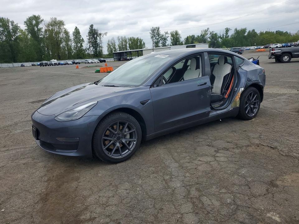 51658096 :رقم المزاد ، 5YJ3E1EBXNF355409 vin ، 2022 Tesla Model 3 مزاد بيع
