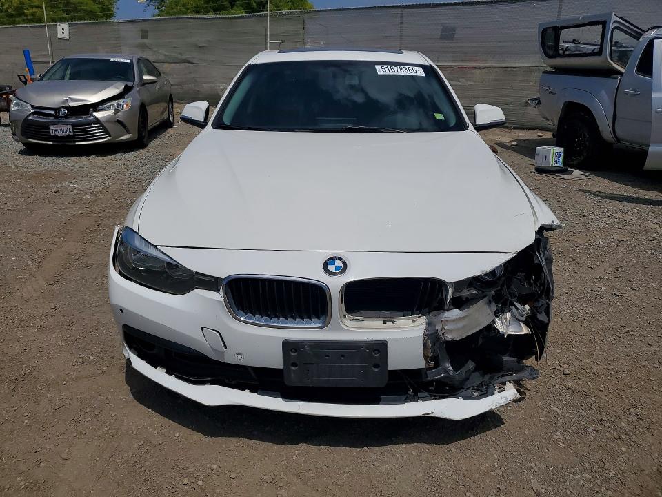 Продаж на аукціоні авто 2017 Bmw 320, vin: WBA8A3C38HK692142, номер лоту: 51678366