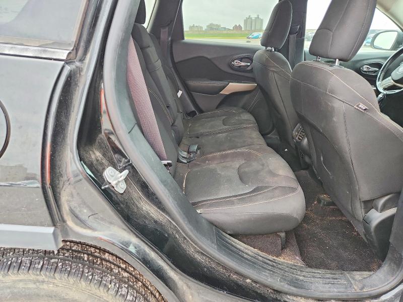 52007116 :رقم المزاد ، 1C4PJLCB4HW574068 vin ، 2017 Jeep Cherokee مزاد بيع