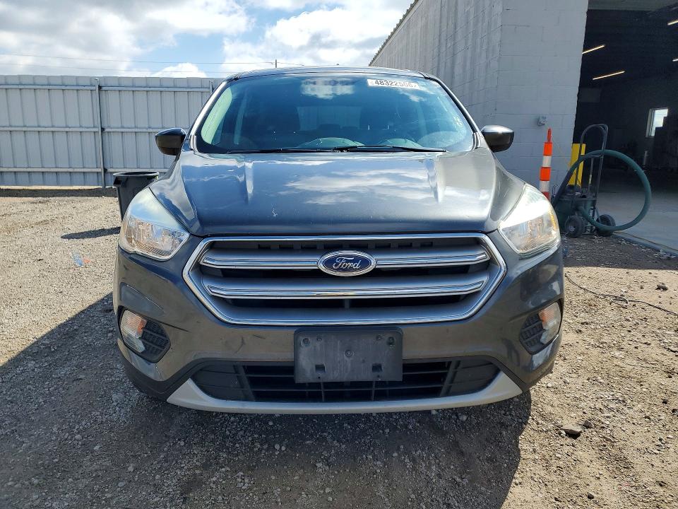 2017 Ford Escape მანქანა იყიდება აუქციონზე, vin: 1FMCU0GD4HUC09915, აუქციონის ნომერი: 48322506