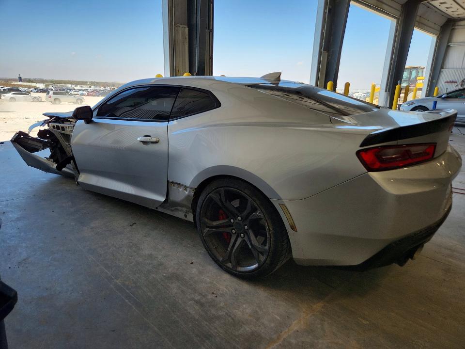 49672346 :رقم المزاد ، 1G1FE1R70J0158561 vin ، 2018 Chevrolet Camaro مزاد بيع