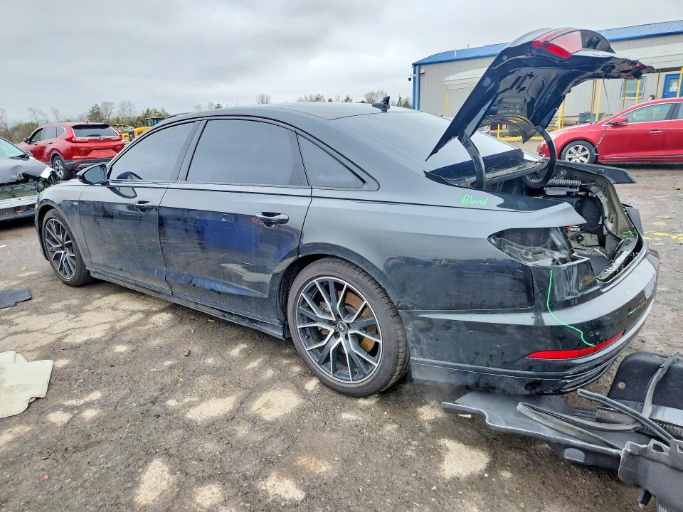 47152706 :رقم المزاد ، WAU8DAF81MN031385 vin ، 2021 Audi A8 مزاد بيع