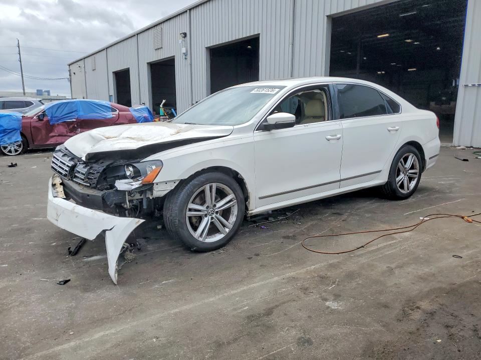2014 Volkswagen Passat მანქანა იყიდება აუქციონზე, vin: 1VWCN7A35EC119861, აუქციონის ნომერი: 50261526