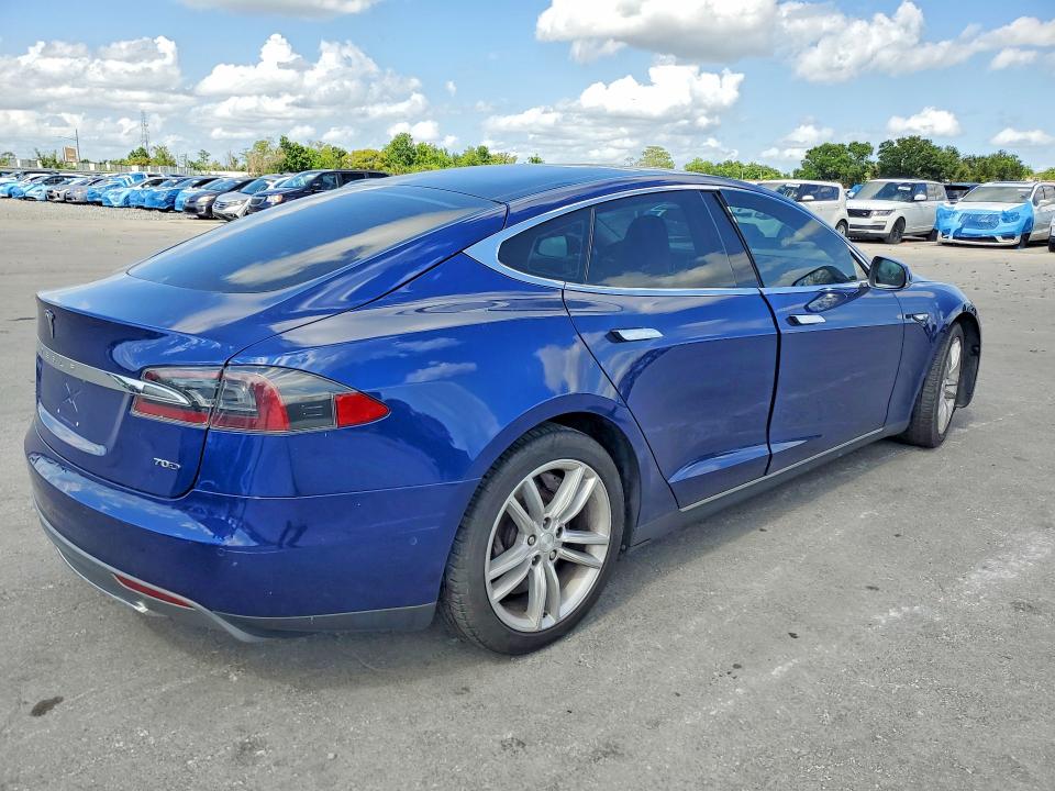 51467246 :رقم المزاد ، 5YJSA1S22FF093401 vin ، 2015 Tesla Model S مزاد بيع