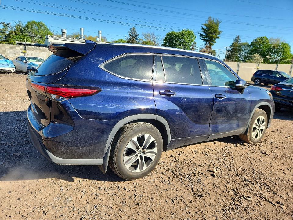 50727886 :رقم المزاد ، 5TDGZRBH2MS141585 vin ، 2021 Toyota Highlander مزاد بيع
