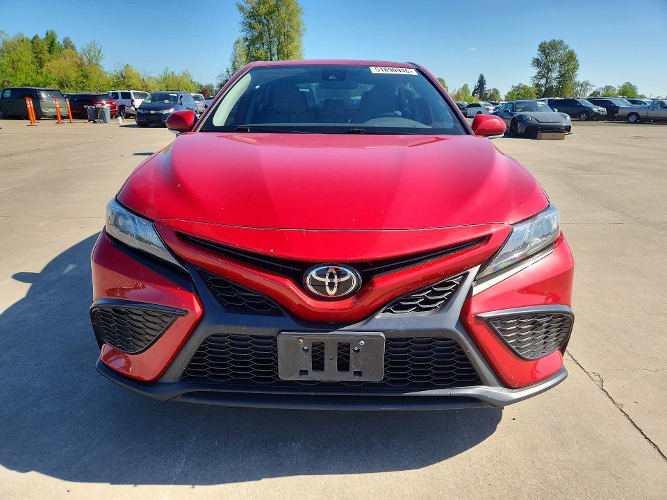 51890946 :رقم المزاد ، 4T1G11BK2NU054508 vin ، 2022 Toyota Camry مزاد بيع