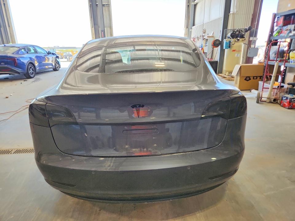 50403386 :رقم المزاد ، 5YJ3E1EB2JF114034 vin ، 2018 Tesla Model 3 مزاد بيع