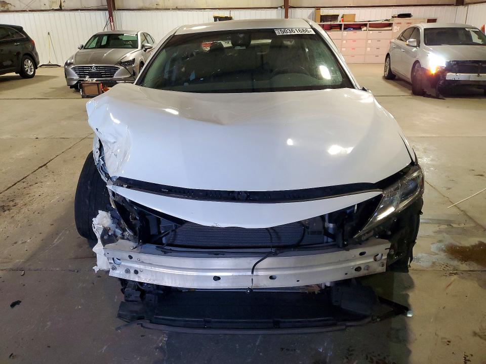 50361686 :رقم المزاد ، 4T1C11BK7MU045185 vin ، 2021 Toyota Camry مزاد بيع