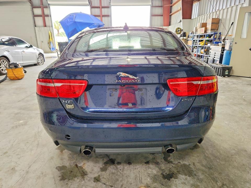 49364596 :رقم المزاد ، SAJAR4BG9HA972795 vin ، 2017 Jaguar Xe مزاد بيع