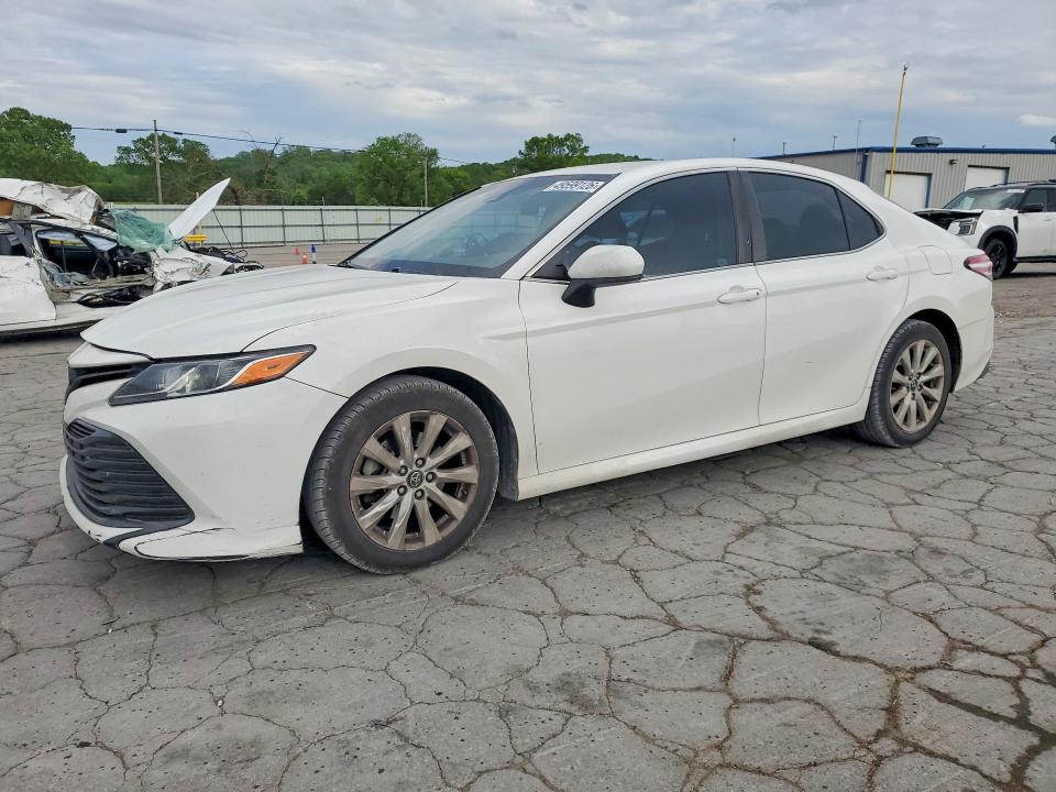 2018 Toyota Camry მანქანა იყიდება აუქციონზე, vin: 4T1B11HK7JU663363, აუქციონის ნომერი: 49599126