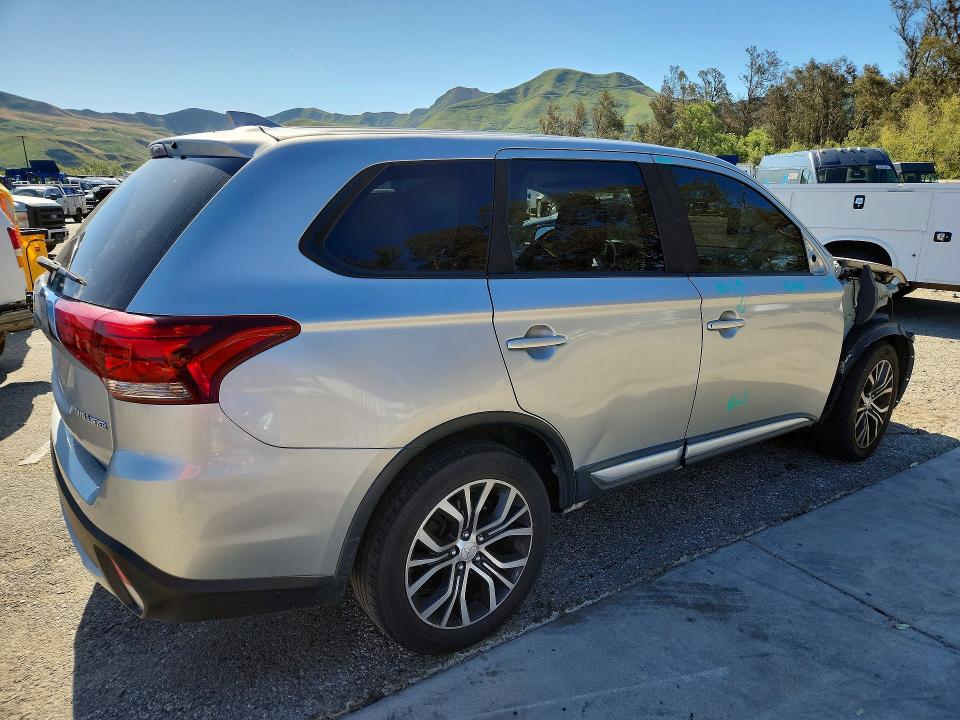 Продаж на аукціоні авто 2018 Mitsubishi Outlander, vin: JA4AD3A3XJZ054593, номер лоту: 48847736