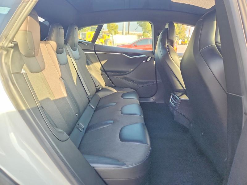 48629886 :رقم المزاد ، 5YJSA1E13HF206276 vin ، 2017 Tesla Model S مزاد بيع