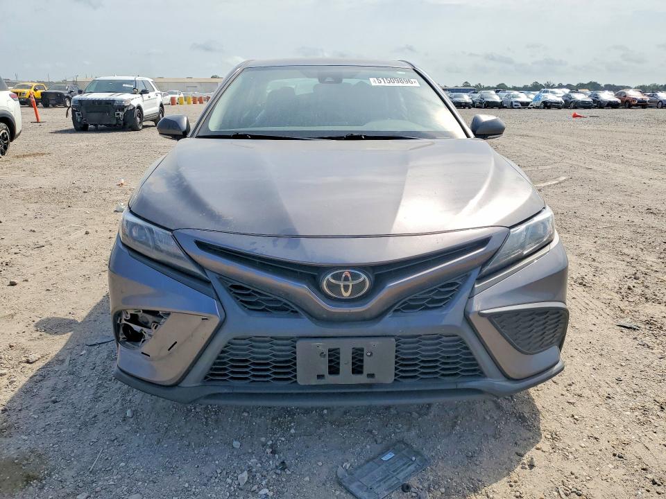 51509896 :رقم المزاد ، 4T1G11AK5NU711318 vin ، 2022 Toyota Camry مزاد بيع