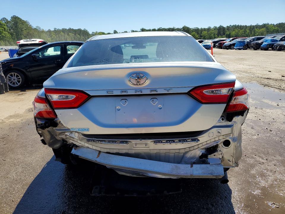 49744986 :رقم المزاد ، 4T1B11HK7JU536208 vin ، 2018 Toyota Camry مزاد بيع