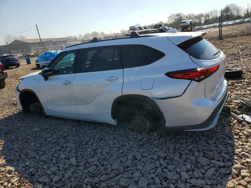 49223106 :رقم المزاد ، 5TDJZRBH8NS166580 vin ، 2022 Toyota Highlander مزاد بيع
