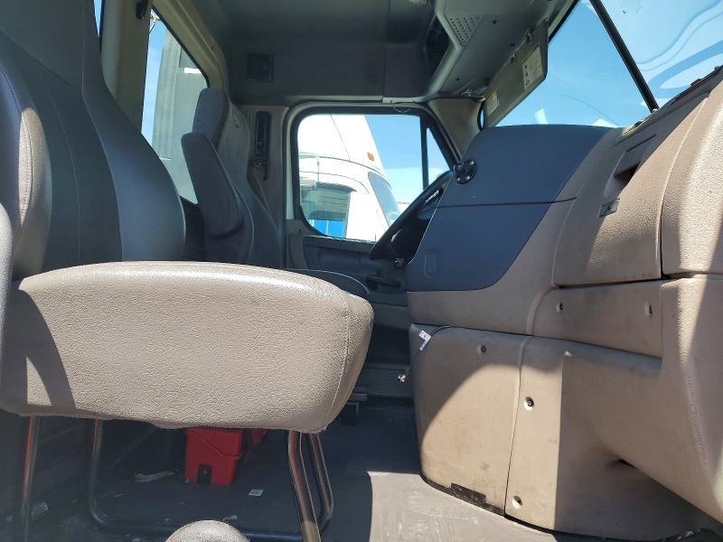 2016 Freightliner Cascadia 125 მანქანა იყიდება აუქციონზე, vin: 1FUBGEDV5GLHC5715, აუქციონის ნომერი: 50612986