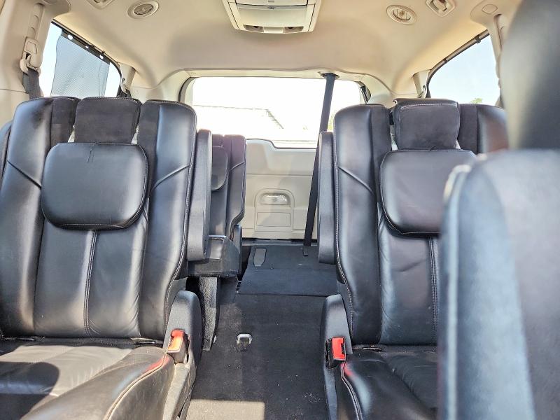 51036066 :رقم المزاد ، 2A4RR6DG1BR610838 vin ، 2011 Chrysler Town & Country مزاد بيع
