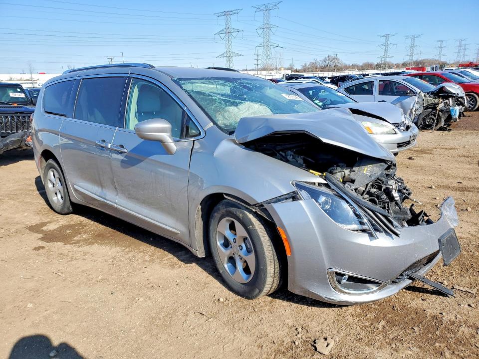 Продаж на аукціоні авто 2018 Chrysler Pacifica, vin: 2C4RC1L73JR364952, номер лоту: 48935096