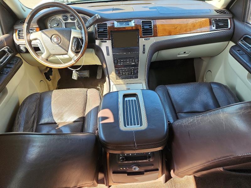 49183396 :رقم المزاد ، 1GYS4DEF5BR133136 vin ، 2011 Cadillac Escalade مزاد بيع