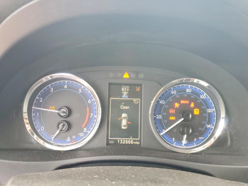 Продажа на аукционе авто 2018 Toyota Corolla, vin: 5YFBURHE8JP799101, номер лота: 50270436