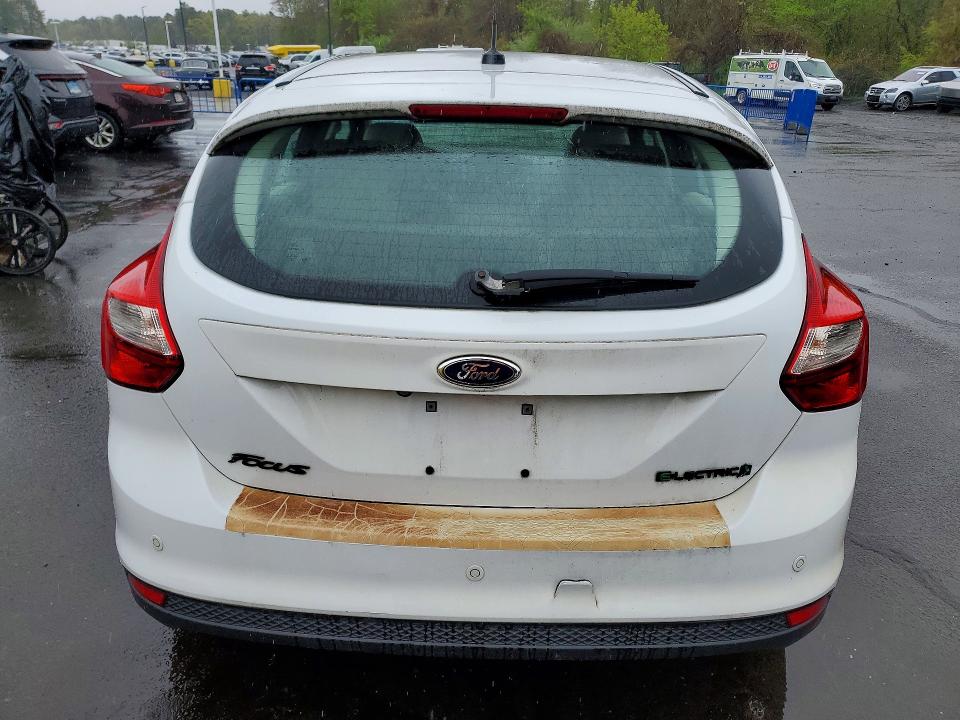 2014 Ford Focus მანქანა იყიდება აუქციონზე, vin: 1FADP3R49EL274121, აუქციონის ნომერი: 51825416