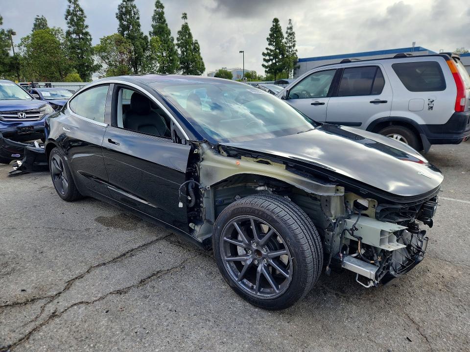 49628246 :رقم المزاد ، 5YJ3E1EA3JF166070 vin ، 2018 Tesla Model 3 مزاد بيع