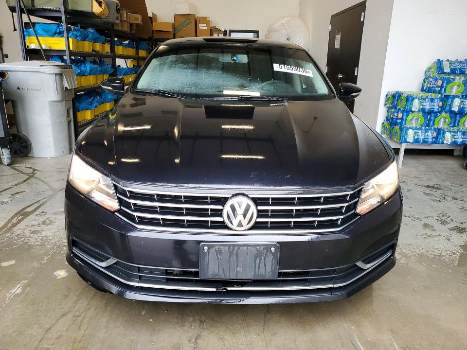 51559036 :رقم المزاد ، 1VWAT7A30HC004148 vin ، 2017 Volkswagen Passat مزاد بيع