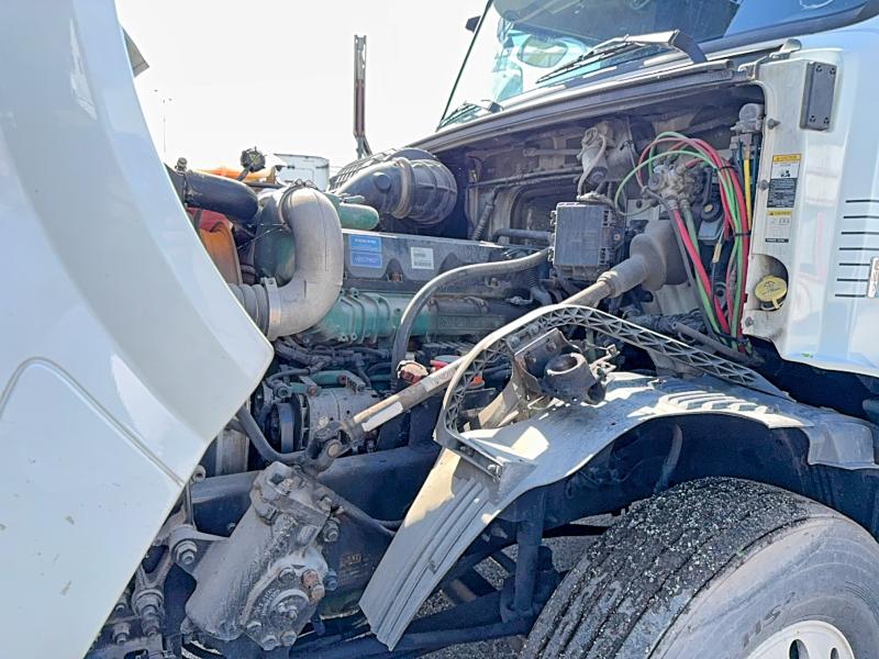 51886066 :رقم المزاد ، 4V4NC9EH2EN152537 vin ، 2014 Volvo Vn مزاد بيع
