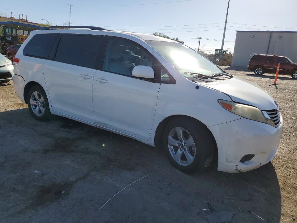 51004166 :رقم المزاد ، 5TDKK3DCXES497720 vin ، 2014 Toyota Sienna مزاد بيع