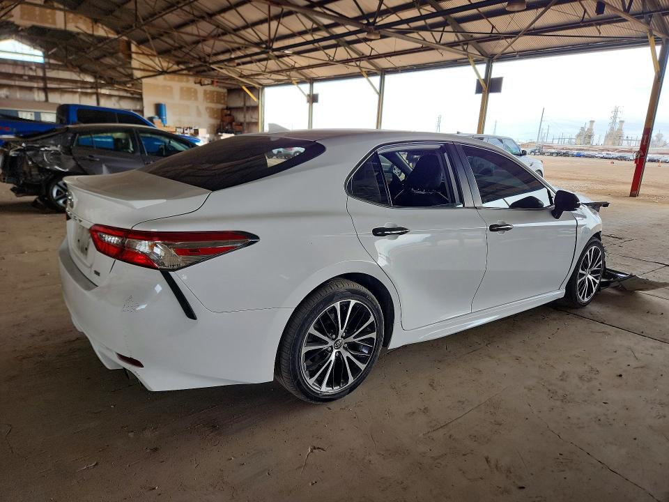49668026 :رقم المزاد ، 4T1G11AK5LU944158 vin ، 2020 Toyota Camry مزاد بيع