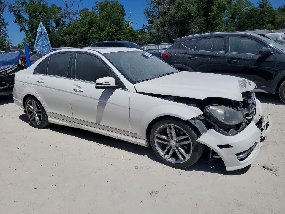 2013 Mercedes-benz C მანქანა იყიდება აუქციონზე, vin: WDDGF4HB8DA777090, აუქციონის ნომერი: 49983686