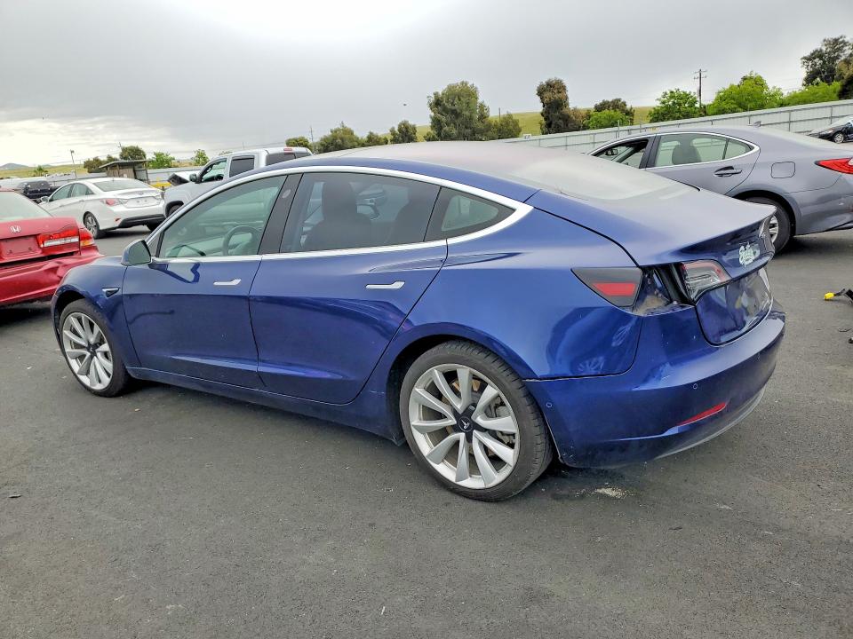 Продажа на аукционе авто 2018 Tesla Model 3, vin: 5YJ3E1EA5JF042639, номер лота: 45849006