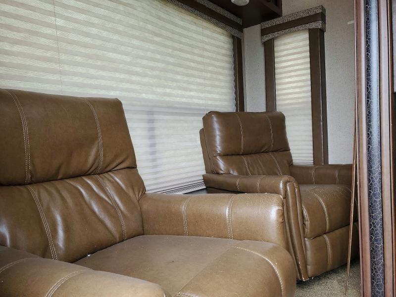 Продажа на аукционе авто 2015 Jayco Jay Flight, vin: 1UJBJ0BS8F1TT0055, номер лота: 50902766