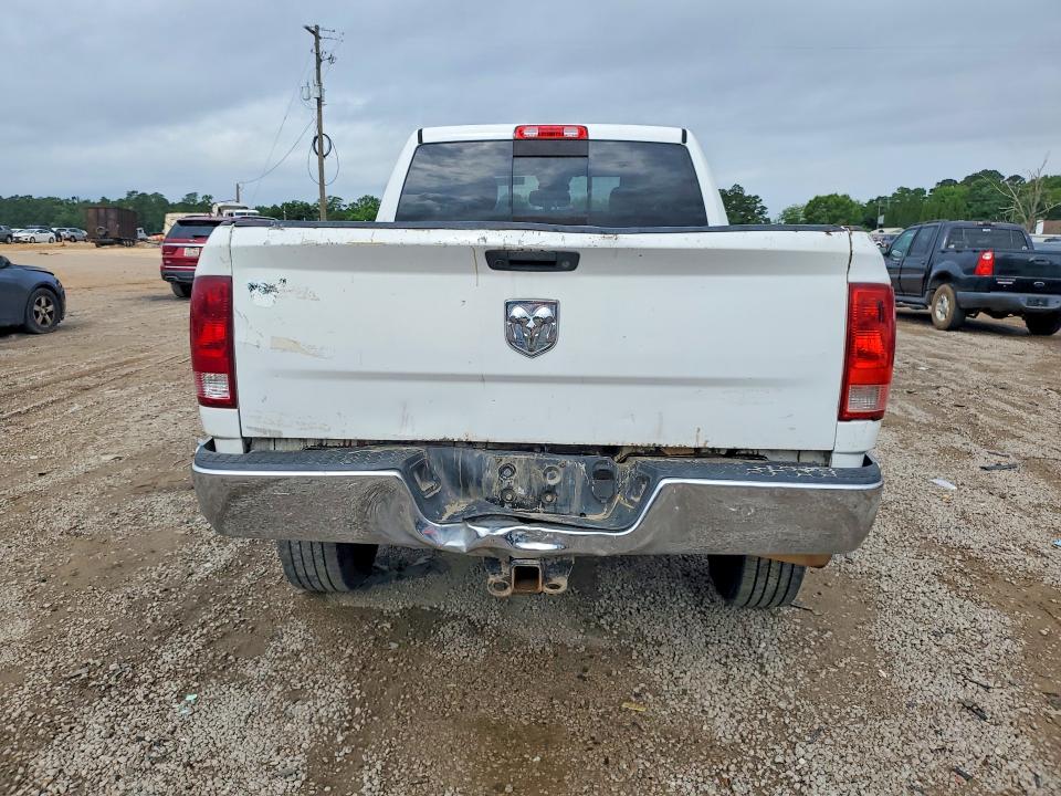 51978506 :رقم المزاد ، 3C6UR5DL8JG424782 vin ، 2018 Ram 2500 مزاد بيع