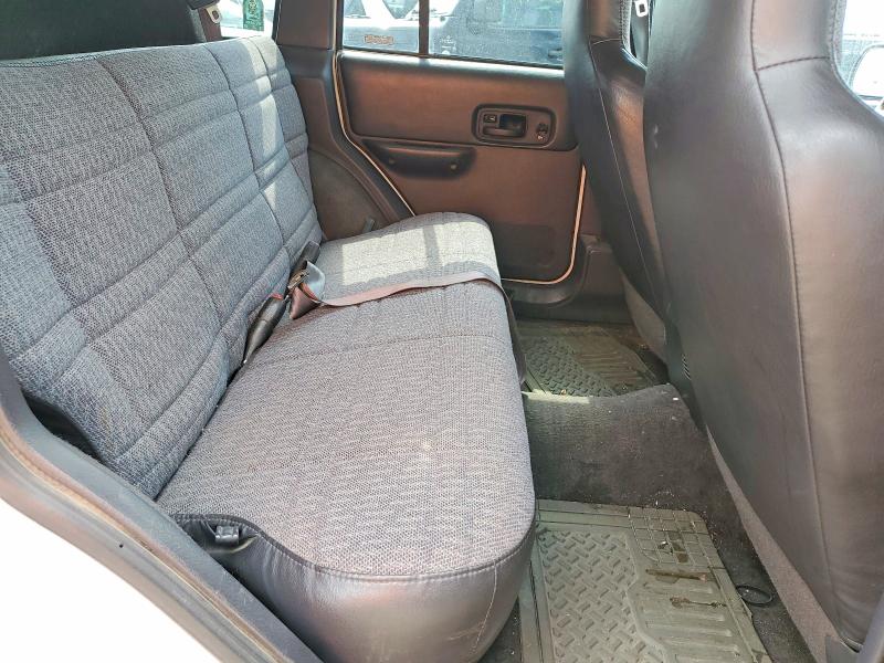 Продажа на аукционе авто 2001 Jeep Cherokee, vin: 1J4FF48S81L511553, номер лота: 49400996