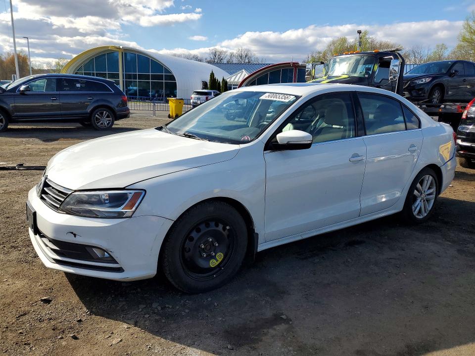 50065356 :رقم المزاد ، 3VWL17AJ7FM309851 vin ، 2015 Volkswagen Jetta مزاد بيع