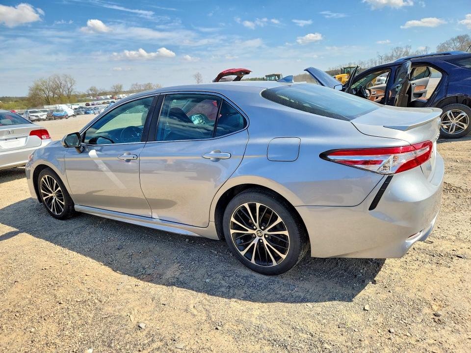 50727736 :رقم المزاد ، 4T1G11BK8LU011854 vin ، 2020 Toyota Camry مزاد بيع