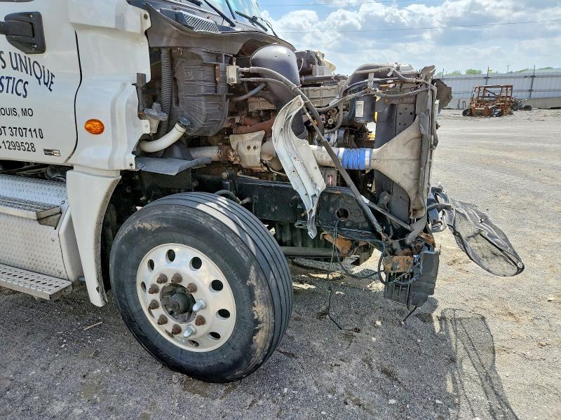 Auction sale of the 2011 Freightliner Cascadia, vin: 1FUJGEDV5BSAZ4530, lot number: 50909836