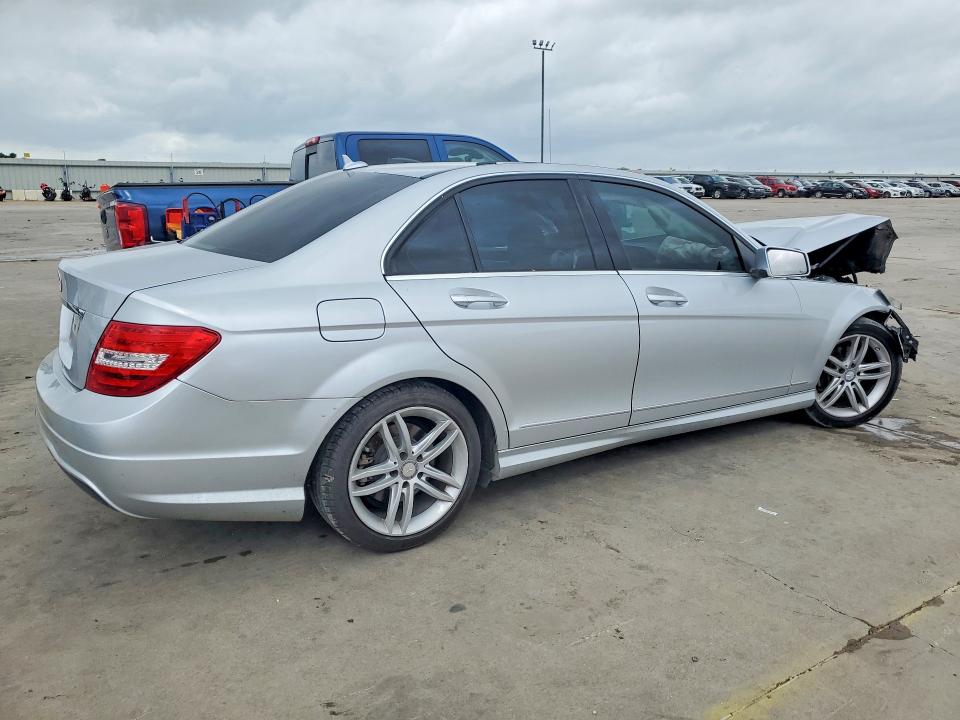 Продажа на аукционе авто 2013 Mercedes-benz C, vin: WDDGF4HB8DR287749, номер лота: 49845446
