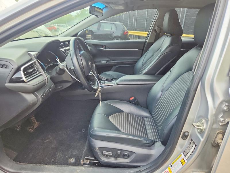 49766416 :رقم المزاد ، 4T1B11HK6JU129187 vin ، 2018 Toyota Camry مزاد بيع