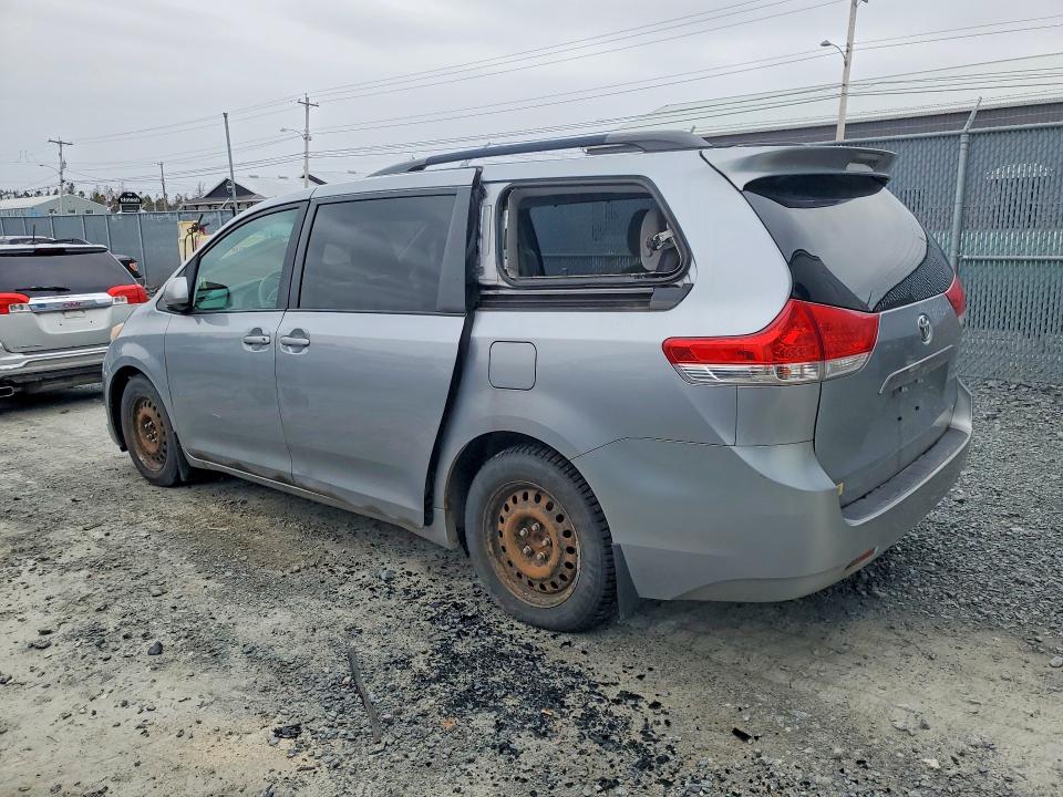 49228296 :رقم المزاد ، 5TDKK3DC6BS143267 vin ، 2011 Toyota Sienna مزاد بيع