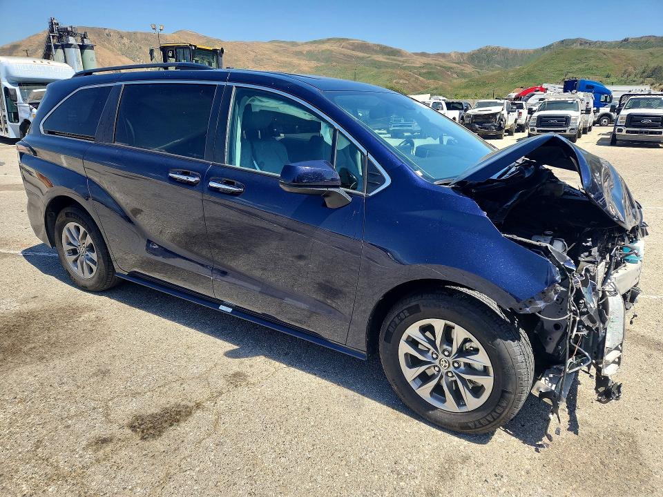 51985176 :رقم المزاد ، 5TDYRKEC2RS194516 vin ، 2024 Toyota Sienna مزاد بيع