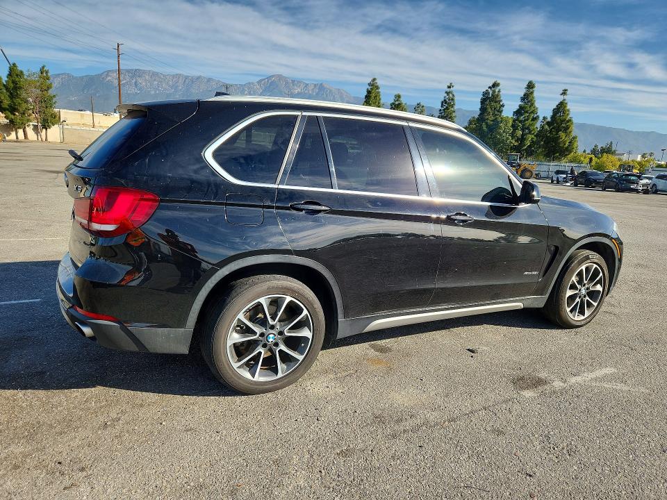 50809966 :رقم المزاد ، 5UXKR0C3XH0V69565 vin ، 2017 Bmw X5 مزاد بيع