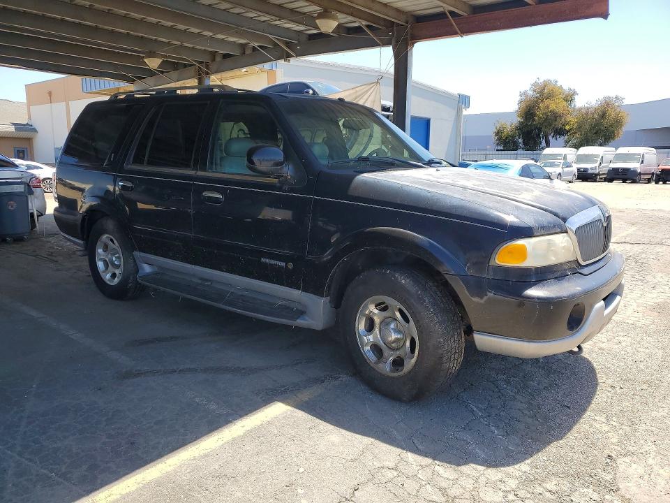 49468906 :رقم المزاد ، 5LMFU28R71LJ22036 vin ، 2002 Lincoln Navigator مزاد بيع