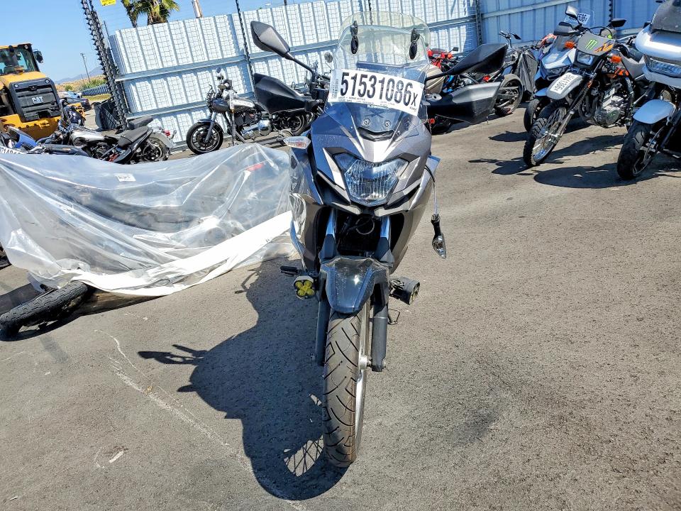 51531086 :رقم المزاد ، JKALE8C13HDA00304 vin ، 2017 Kawasaki Kle300 مزاد بيع