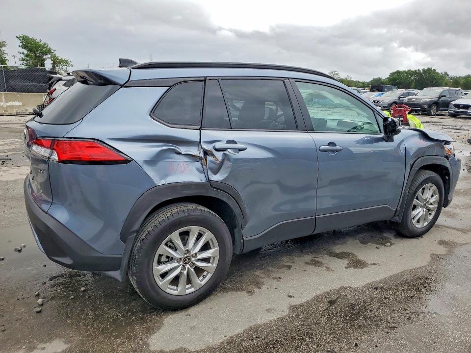 49252656 :رقم المزاد ، 7MUCAAAG9SV147015 vin ، 2025 Toyota Corolla Cross مزاد بيع