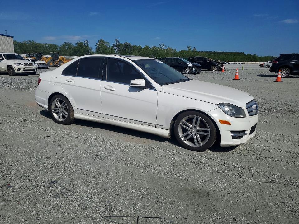 Продажа на аукционе авто 2013 Mercedes-benz C, vin: WDDGF4HB2DR272437, номер лота: 49680296
