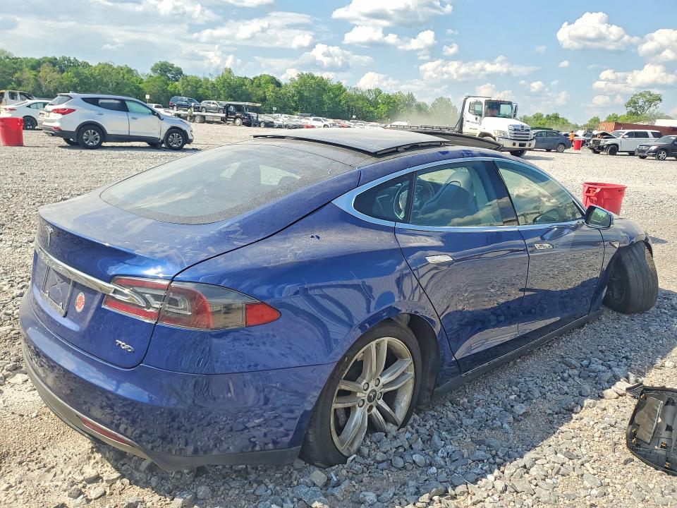 50713446 :رقم المزاد ، 5YJSA1E23FF106586 vin ، 2015 Tesla Model S مزاد بيع