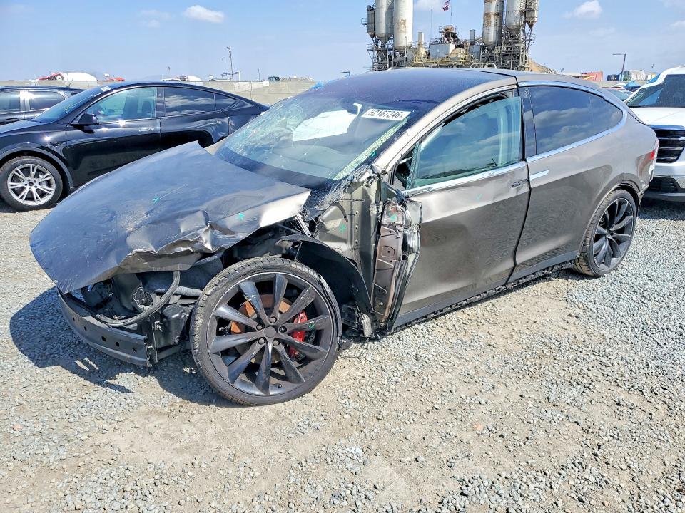 2016 Tesla Model X მანქანა იყიდება აუქციონზე, vin: 5YJXCBE48GF016326, აუქციონის ნომერი: 52167246