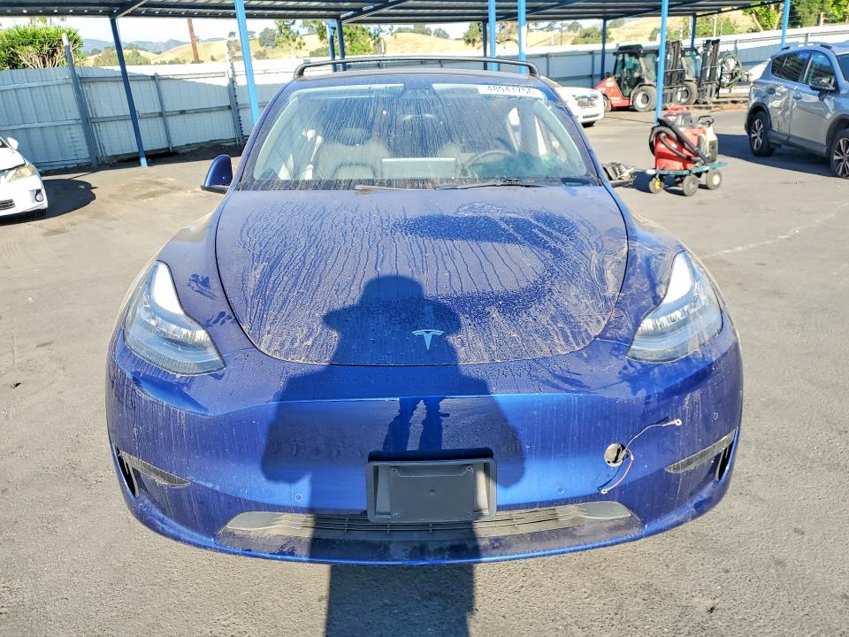 48941756 :رقم المزاد ، 5YJYGDEEXMF153678 vin ، 2021 Tesla Model Y مزاد بيع